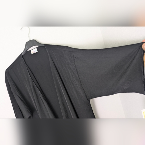 New LuLaRoe Women's Shirley M Medium Solid Black Kimono Cardigan Cover Up - Picture 5 of 10